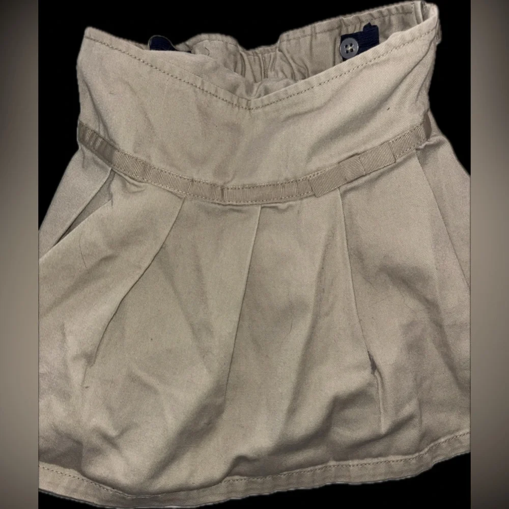 Adorable pleated stretchy cotton girls 5y school khaki skirt like new - Picture 4 of 8
